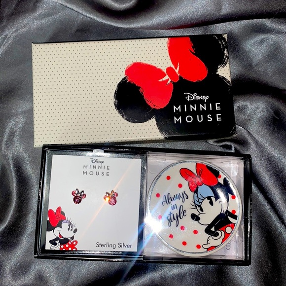 Disney Minnie Mouse earrings - Picture 1 of 4